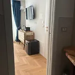 Romirooms Pensión Bari